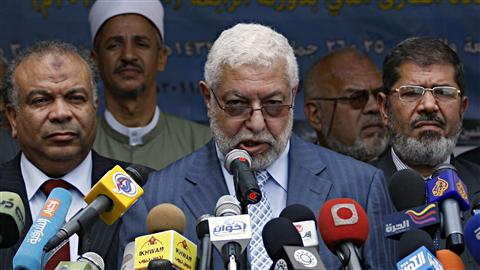 Le secrétaire général des Frères musulmans, Mahmoud Hussein, lors d'une conférence de presse au Caire, le 30 avril 2011