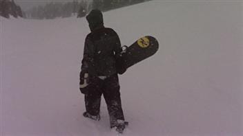 Un surfeur des neiges