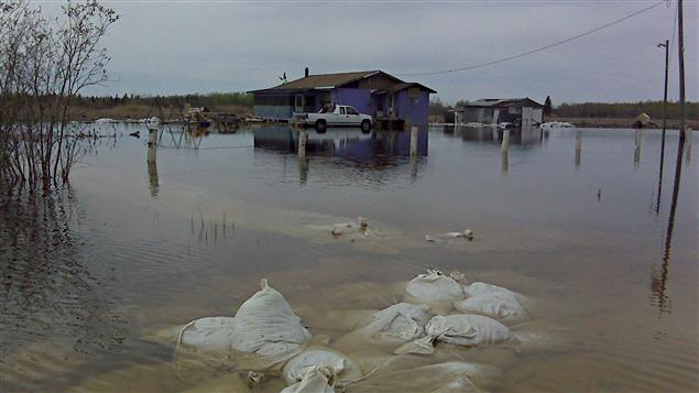La communauté de Lac St-Martin lors des inondations en mai 2011.