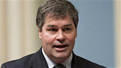 Le ministre de la Santé Yves Bolduc