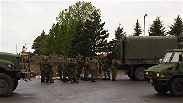Militaires à l'oeuvre à Saint-Paul-de-l'Île-aux-Noix