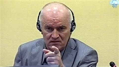 Ratko Mladic n'a pas enregistré de plaidoyer après la lecture de l'acte d'accusation.