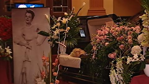 Click here to enlarge. Dernier hommage à Alys Robi au Capitole de Québec