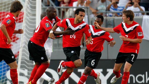 Dwayne De Rosario et ses coéquipiers