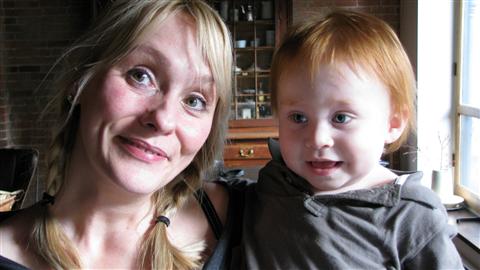 Marie-Sissi Labr�che et son fils, Charlie � Radio-Canada / Francis Legault