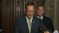 Les ministres MacKay (à l'avant-plan) et Baird