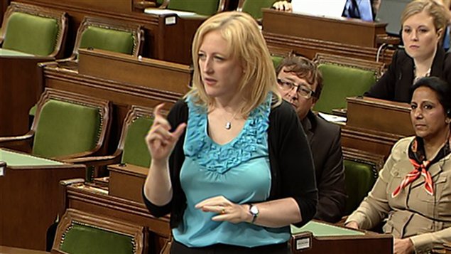 La ministro de Transporte, Lisa Raitt