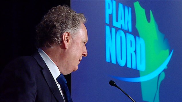 Jean Charest présentant son Plan Nord.