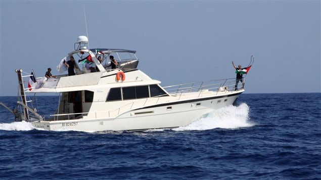 Le bateau français Dignity - Al Karama dans la méditerranée, le 25 juin, s'apprête à rejoindre les autres navires de la flottille.