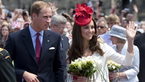 Vive le Prince William et Kate ! PC_110701_ez50a_kate-william-canada_8