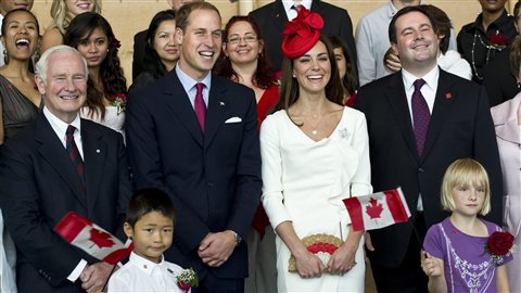 Vive le Prince William et Kate ! PC_110701_fg4ut_canada-assermentation-couple_8