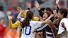 La Japonaise Homare Sawa acclamée après son tour du chapeau