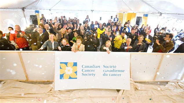 Photo prise lors du lancement de la campagne « Joignez le combat » de la Société canadienne du cancer, à l'automne 2009, à Toronto.