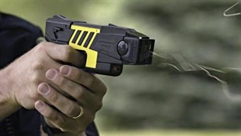 Pistolet à décharge électrique