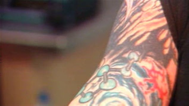 L'Hôpital d'Ottawa avait imposé un code vestimentaire forçant notamment les employés à cacher leurs tatouages.