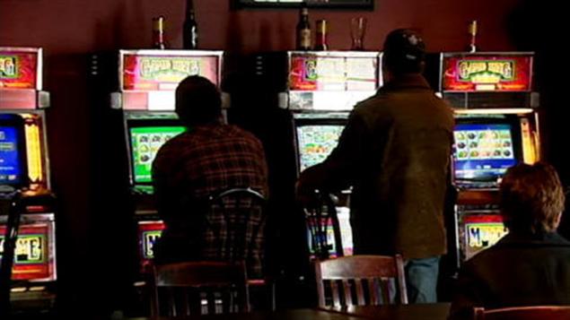 La loi québécoise exige aussi que les organisateurs de concours fassent des dépôts derantie pour gacertains concours en fonction du lieu où ils se déroulent, qu'ils enregistrent leurs publicités avant le début des concours et qu'ils permettent au gouvernement de jouer un rôle de médiateur dans toute éventuelle poursuite en justice liée à ces concours.
