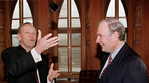 Le premier ministre Jean Chrétien et le ministre des Finances Paul Martin en 1998.