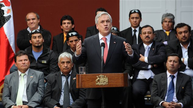 Le président chilien Sebastian Piñera s'exprime dans le cadre de la cérémonie marquant le premier anniversaire de la tragédie minière chilienne