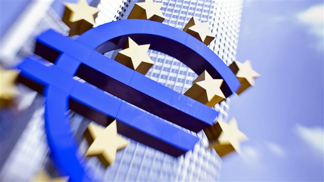 Le logo de l'euro devant la Banque centrale européenne à Francfort, en Allemagne.