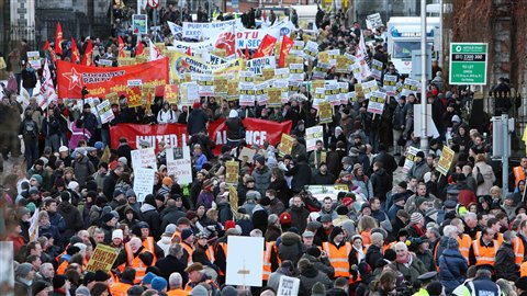 Manifestation à Dublin contre le plan d'austérité du gouvernement
