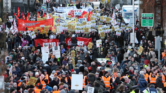Manifestation à Dublin contre le plan d'austérité du gouvernement
