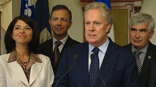 Charest redistribue les postes ministériels au lendemain de la démission de Nathalie Normandeau.