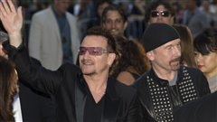 Bono et The Edge, avant la projection du film �From The Sky Down� de Davis Guggenheim