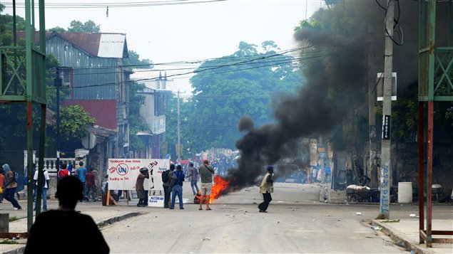Haitianos manifestan para pedir la salida de los Cascos Azules de Haití. 
