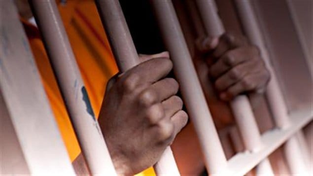 L'incarcération d'un détenu (hommes et femmes) condamné à une peine de deux ans ou plus coûtait en moyenne 113 974 $ par année au Canada en 2009-2010.