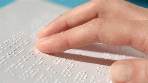 La lecture en braille, courtoisie de l’Institut Nazareth Louis-Braille