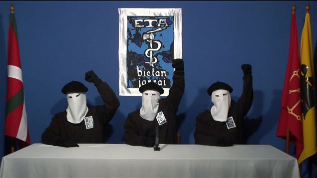 Octubre 2011, tres militantes encapuchados de la ETA anunciaban en un video el fin de su lucha armarda. 
