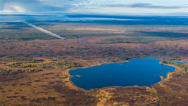 Vue du sud-ouest du lac Buffalo, du canal et du lac St-Martin