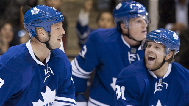 Tim Connolly, Phil Kessel et Dion Phaneuf des Maple Leafs
