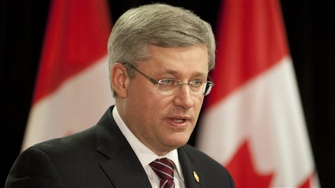 Stephen Harper répond aux questions des médias à Perth, en Australie