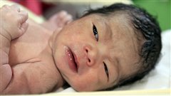 Danica May Camacho, née dimanche deux minutes avant minuit dans l'un des pays les plus pauvres du monde, est une ravissante petite fille de 2,5 kilos. Ses parents, Florante Camacho et Camille Dalura, ont été félicités par des fonctionnaires de l'ONU qui avaient apporté un petit gâteau pour l'occasion.