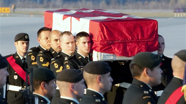 Trenton, Ontario, le 1er novembre 2011 : cérémonie de rapatriement du corps du caporal-chef Byron Greff, tué en Afghanistan