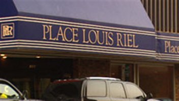 Plusieurs personnes âgées des Premières Nations évacuées ont quitté l'hôtel Place Louis Riel où elles disent ne pas être les bienvenues.