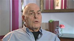 Le psychologue, Mike Webster, qui travaille avec les policiers, affirme que la GRC a développé un environnement de travail malsain.