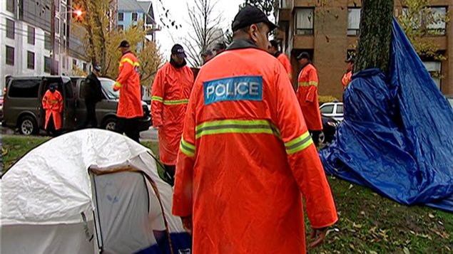 La police d'Halifax dans le campement des indigné