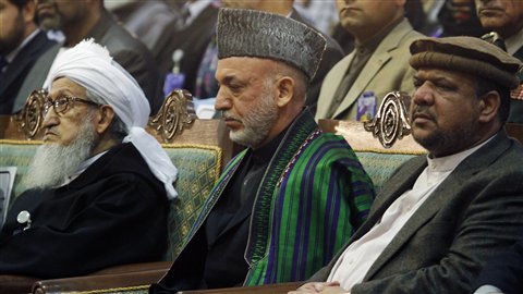 Hamid Karzaï (au centre) a assisté à la loya jirga du 16 novembre 2011.