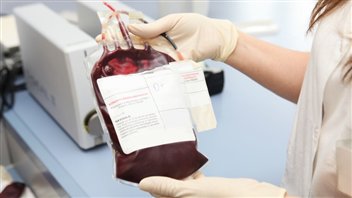 Du sang provenant d'une transfusion sanguine