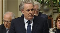 Jean Charest répondant aux questions de Pauline Marois lors de la période de questions, mardi, à l'Assemblée nationale.