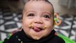 Un b�b� mange