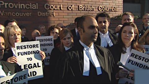 Des avocats de la défense et de la Couronne dénoncent le sous-financement de l'Aide juridique dans la province de la Colombie-Britannique.