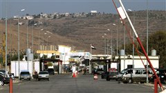 Cette photo d'archives montre le point de passage de Wadi Khaled, vu du Liban. Des maisons syriennes peuvent �tre aper�ues au loin.