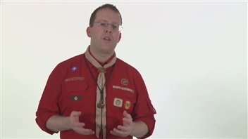 Steve Kent, commissaire en chef de Scouts Canada, dans une vid&eacute;o Youtube pour pr&eacute;senter des excuses.