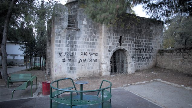 Des graffitis racistes ont été inscrits sur les murs de la mosquée.