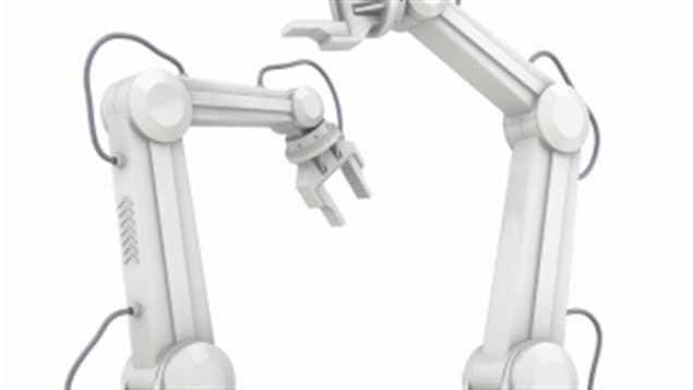 Les compétiteurs doivent innover et fabriquer des objets susceptibles de favoriser l'épanouissement des aînés dans le besoin, comme ce bras artificiel