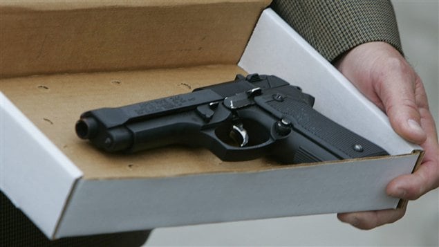 Une arme de poing