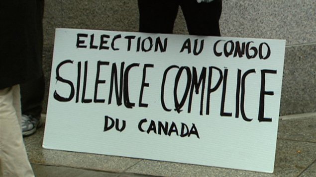 Environ 200 membres de la communauté congolaise manifestent à Ottawa.